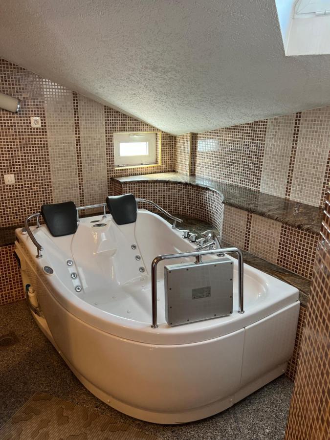 Hotel Royal บิเยโลโปลเย ภายนอก รูปภาพ